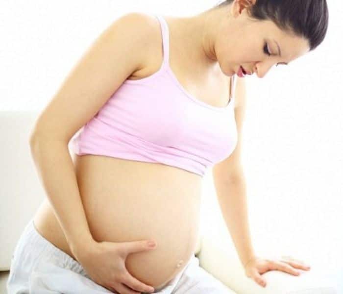 Mang thai cũng khiến cho phụ nữ đi tiểu nhiều hơn bình thường; đi tiểu nhiều khi trời lạnh