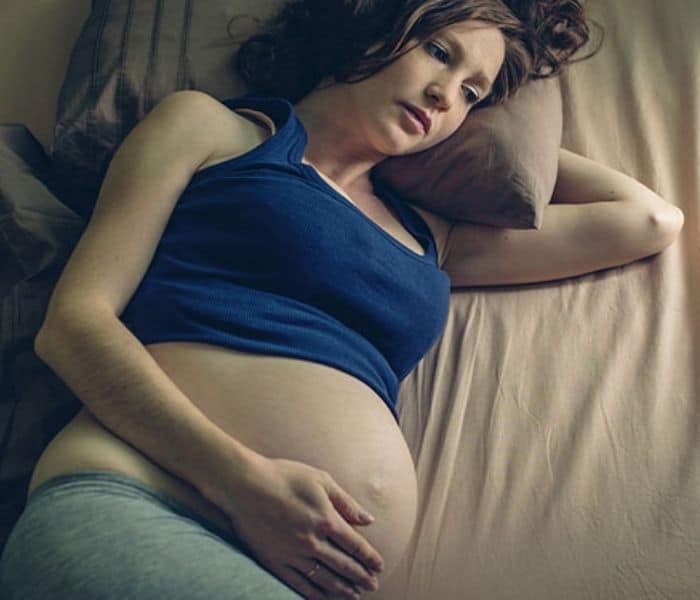 Tiểu đêm nhiều lần cũng rất phổ biến ở bà bầu do thai nhi phát triển chèn ép bàng quang