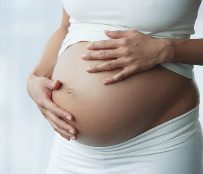 Trong quá trình mang thai, kích thước thai nhi lớn dần lên, tử cung phát triển gây chèn ép bàng quang