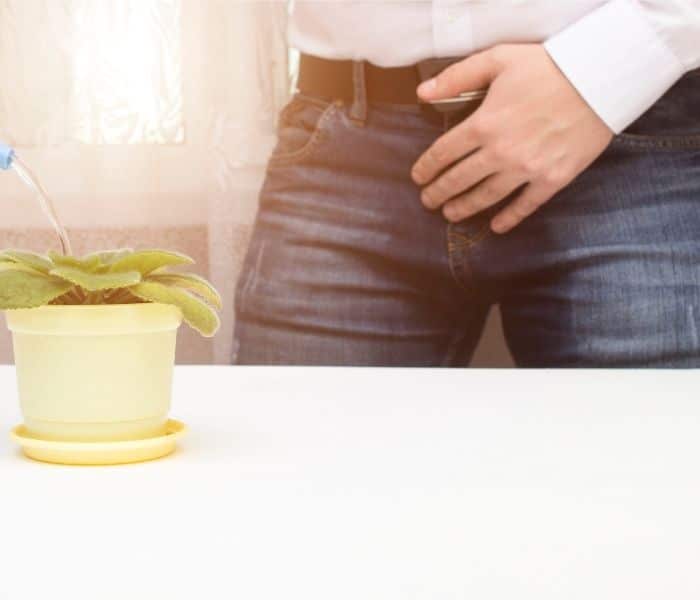 đau bụng dưới rốn ở giữa; Són tiểu đau bụng dưới là rò rỉ nước tiểu không kiểm soát kèm đau bụng dưới rốn; cách làm giảm đau bụng dưới rốn