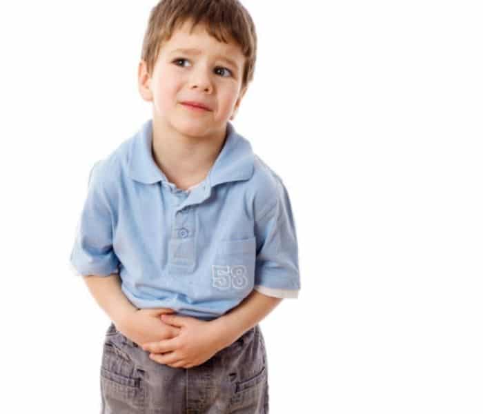 Tiểu buốt ở trẻ là hiện tượng trẻ cảm thấy đau buốt, nóng rát vùng kín và niệu đạo mỗi lần đi tiểu