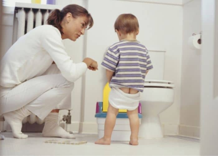 Nước tiểu của trẻ có mùi hôi tanh: Nguyên nhân, cách điều trị