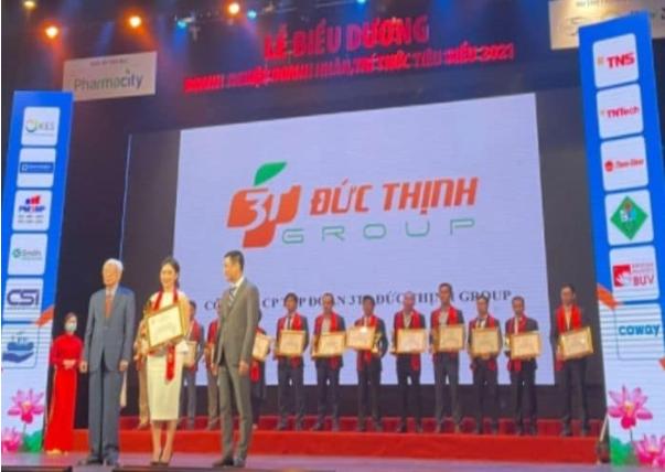 Bà Trần Thị Ngọc Trâm – Tổng Giám Đốc Tập đoàn 3T Đức Thịnh Group nhận giải TOP 10 thương hiệu tin dùng nhất Việt Nam 2021