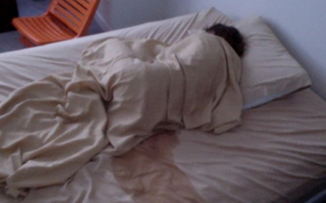 dai dam ban dem o tre phai lam sao