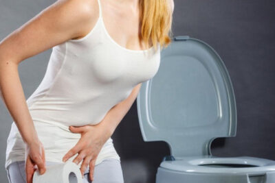 Phân biệt đái dầm với tiểu không tự chủ chi tiết và rõ ràng