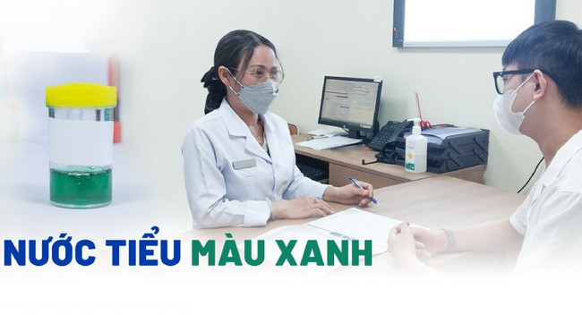 nuoc tieu mau xanh la do thuc pham hay thuoc